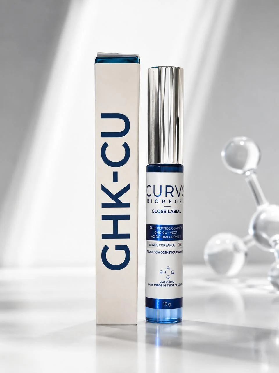 Sérum e gloss CURVS BIOREGEN em cenário de laboratório